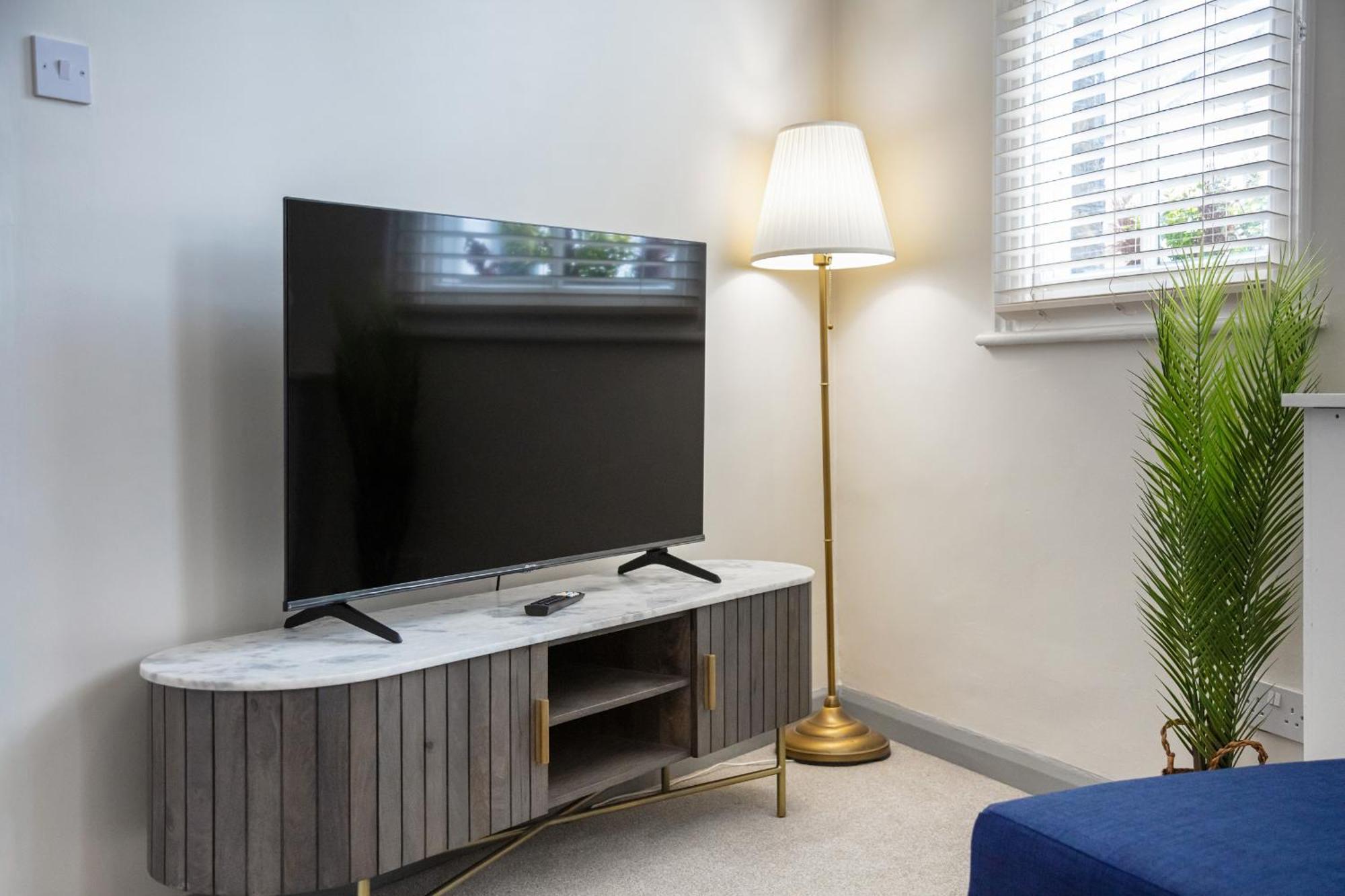 5A - Bright And Airy 2 Bedroom Apartment - Close To Central Лондон Экстерьер фото